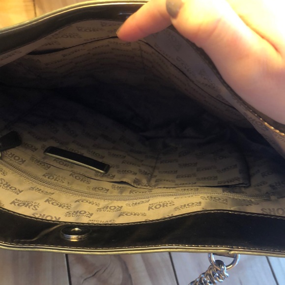 Micheal kors purse - Picture 3 of 3
